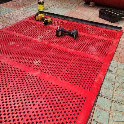1 m Breite 6 mm Dicke Selbstreinigungsgummi-Bildschirmplatte mit 3 mm Löchern für Feinmaterialtrennung